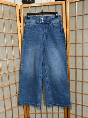 Wide-Leg Cropped Women's Jeans w Double Button Waistband Detail